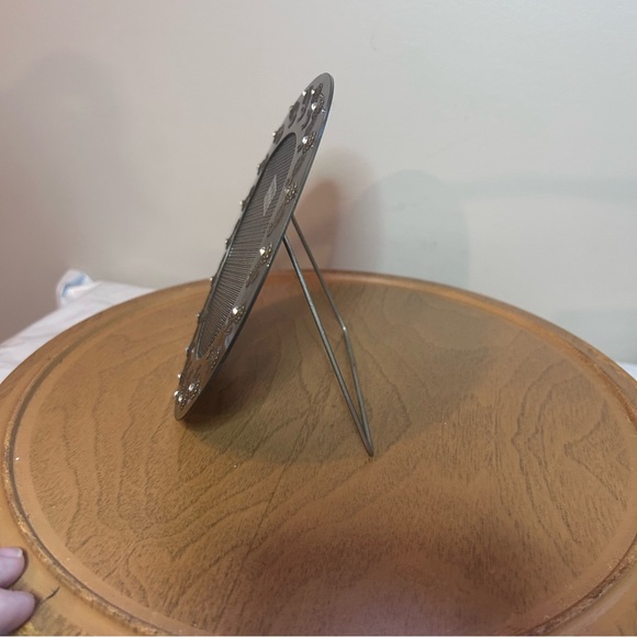 Vintage Style Round Metal Earring Holder Stand Jewelry Organizer Floral Embossed - Picture 5 of 6